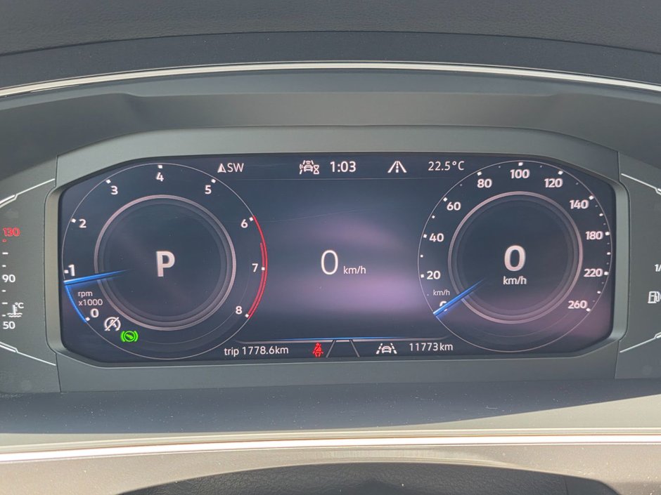 Volkswagen Tiguan Comfortline R-Line Black 2024 Comfortline R-Line Black / Heated Seats