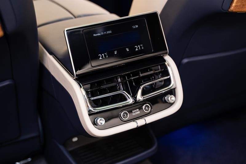 Bentley Bentayga EWB Azure 2023-4