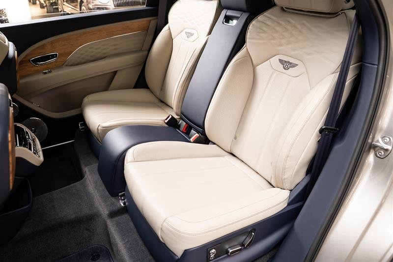 Bentley Bentayga EWB Azure 2023-9
