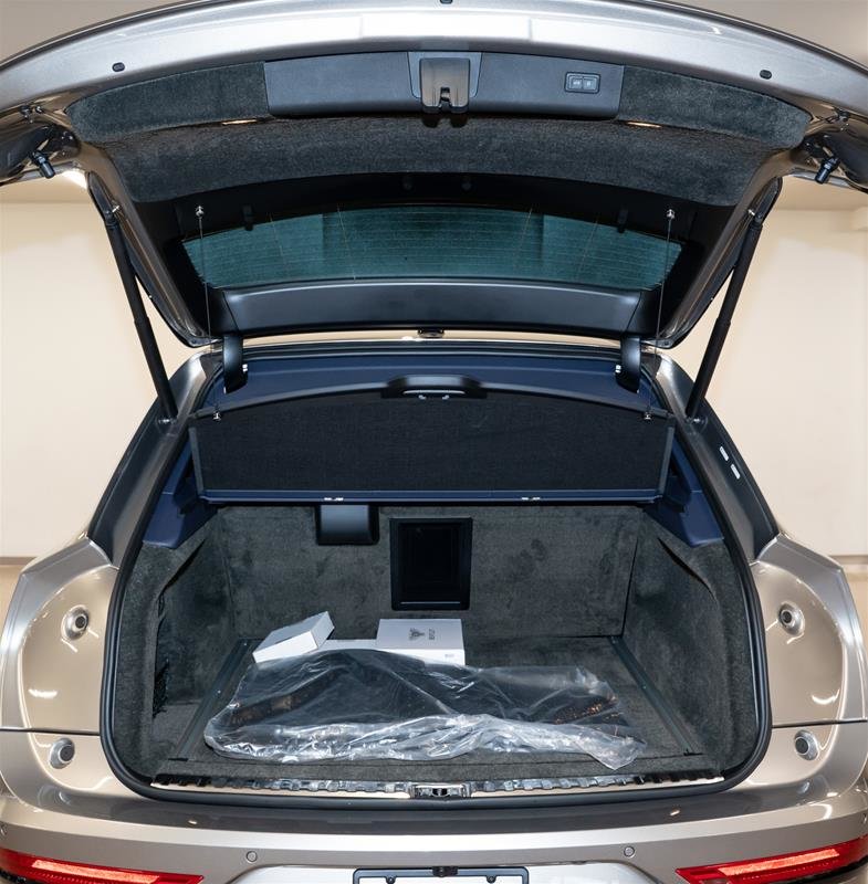 Bentley Bentayga EWB Azure 2023-3