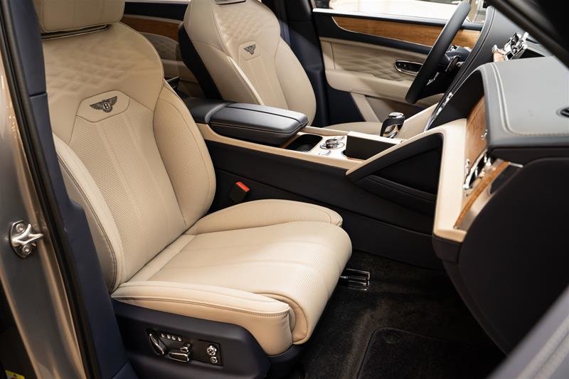 Bentley Bentayga EWB Azure 2023-16