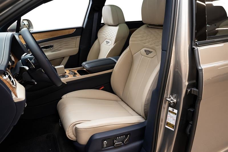 Bentley Bentayga EWB Azure 2023-19