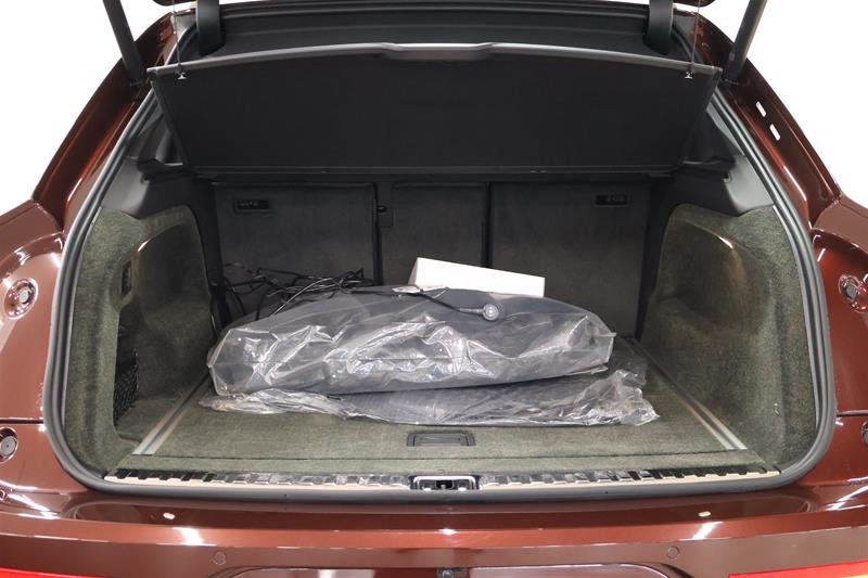 Bentley Bentayga EWB 2023-32