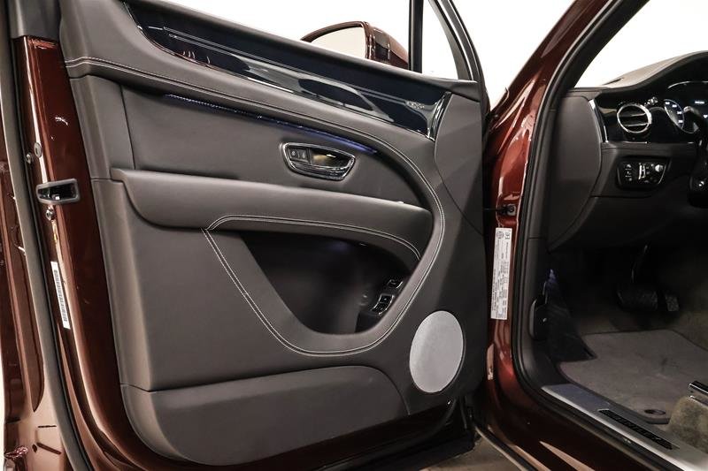 Bentley Bentayga EWB 2023-35