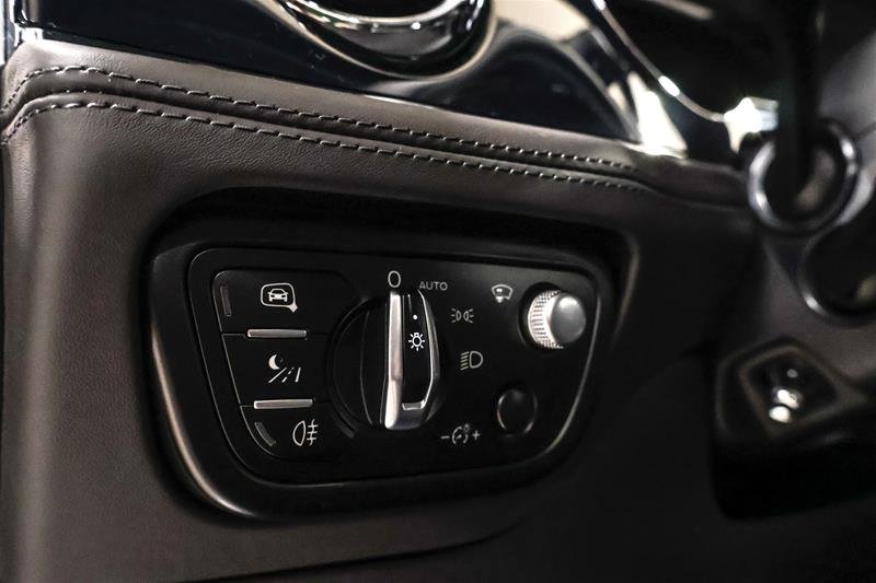 Bentley Bentayga EWB 2023-12