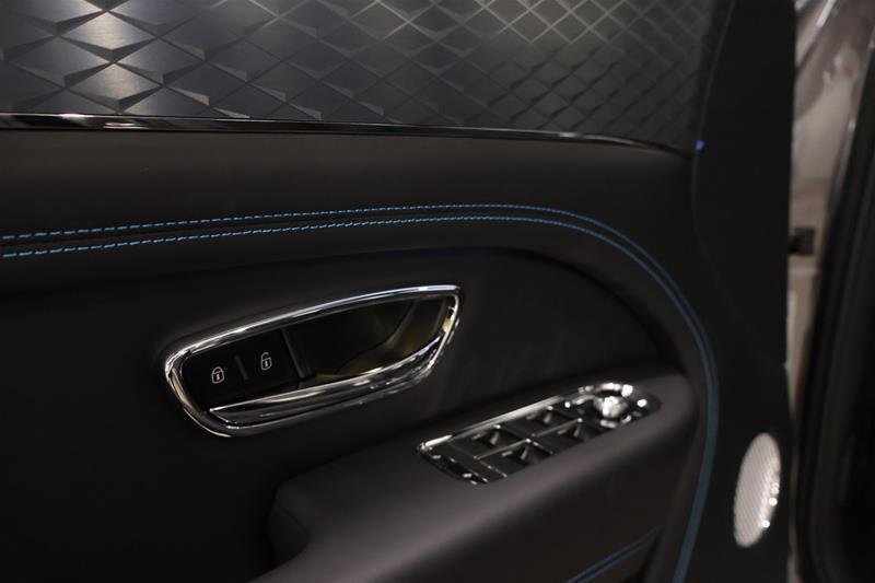 Bentley Bentayga EWB V8 2024-11