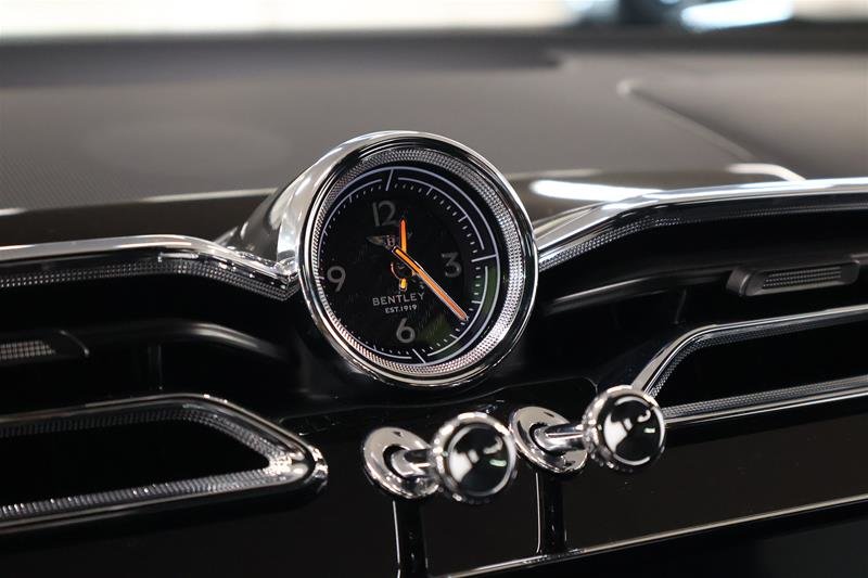Bentley Bentayga EWB V8 2024-17