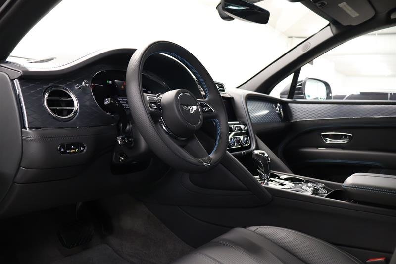 Bentley Bentayga EWB V8 2024-36