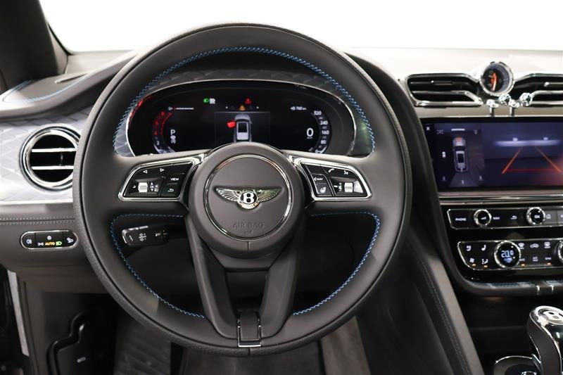 Bentley Bentayga EWB V8 2024-8