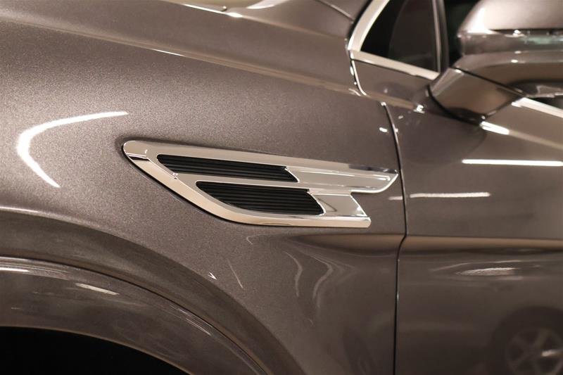 Bentley Bentayga EWB V8 2024-6