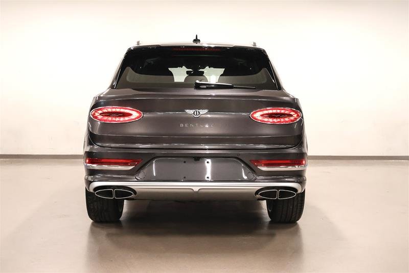 Bentley Bentayga EWB V8 2024-35