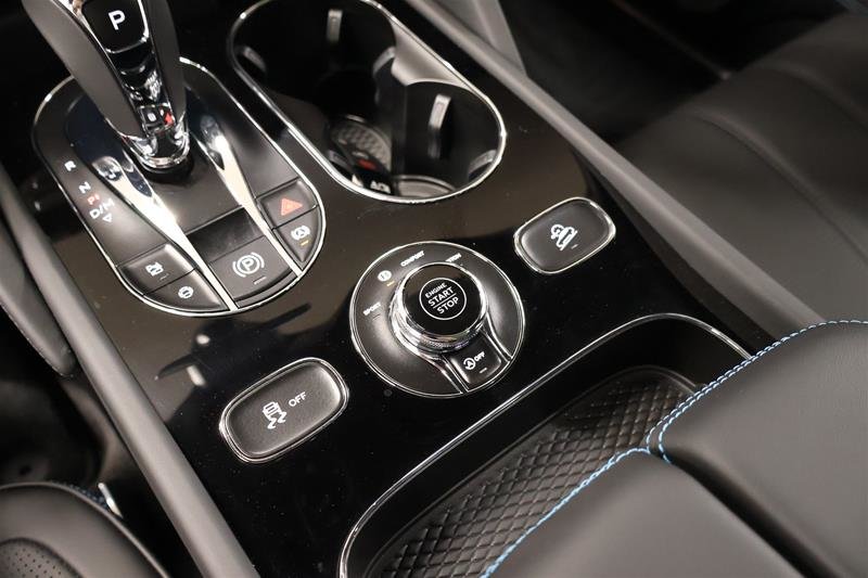 Bentley Bentayga EWB V8 2024-21