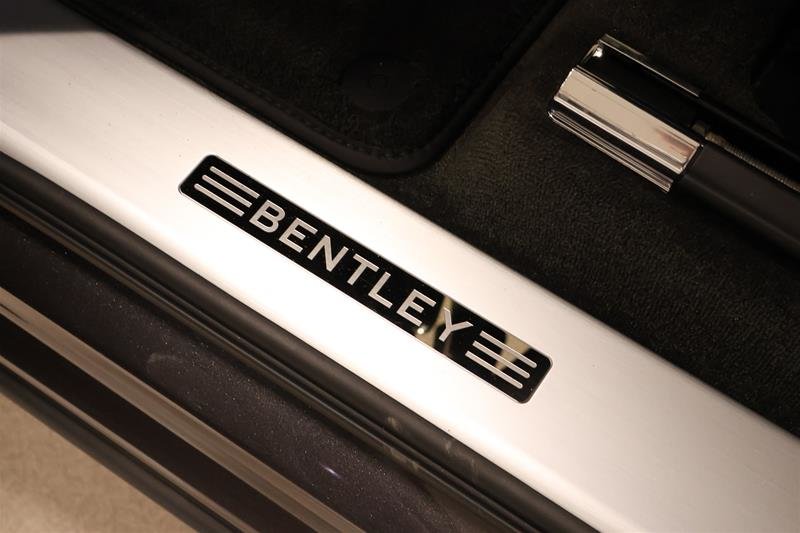 Bentley Bentayga EWB V8 2024-13