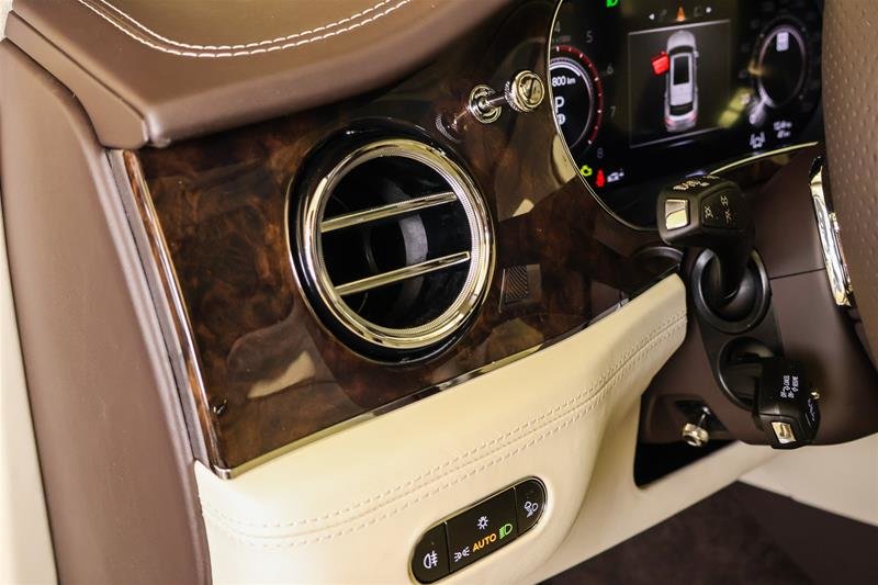 Bentley Bentayga Azure V8 2025-17
