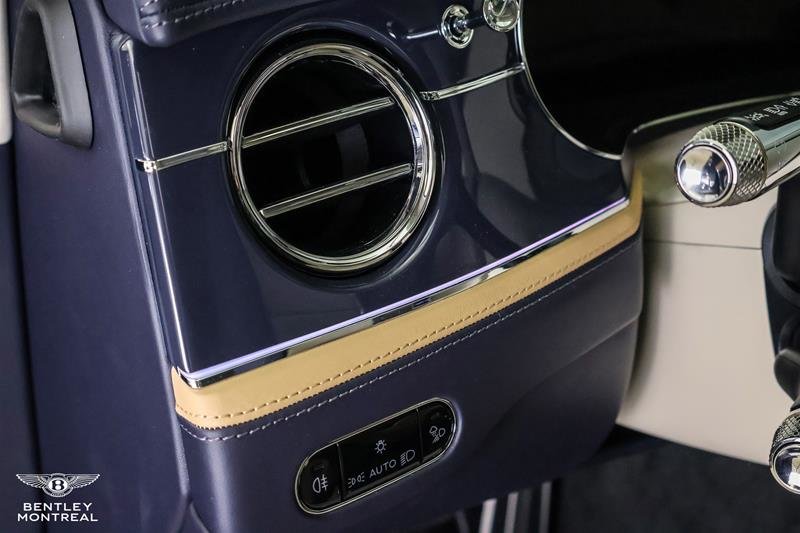 Bentley Flying Spur V8 Mulliner 2025-13