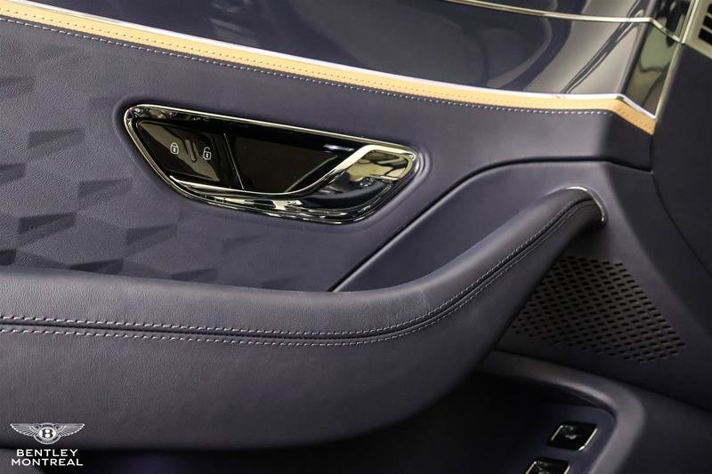 Bentley Flying Spur V8 Mulliner 2025-11