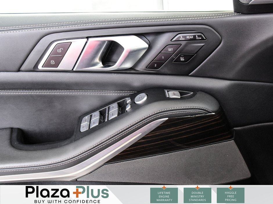 2024 BMW X7 xDrive40i Black Sapphire Metallic Premium Sound System 3rd Row Seat