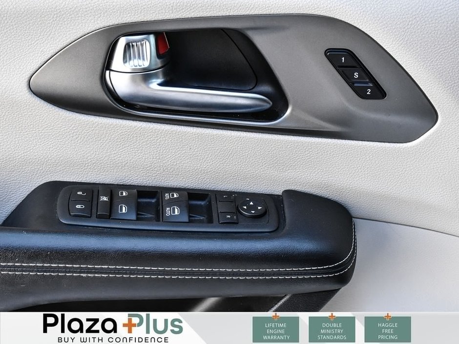 2022 Chrysler Pacifica Touring L-10