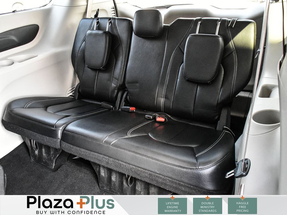 2022 Chrysler Pacifica Touring L-17