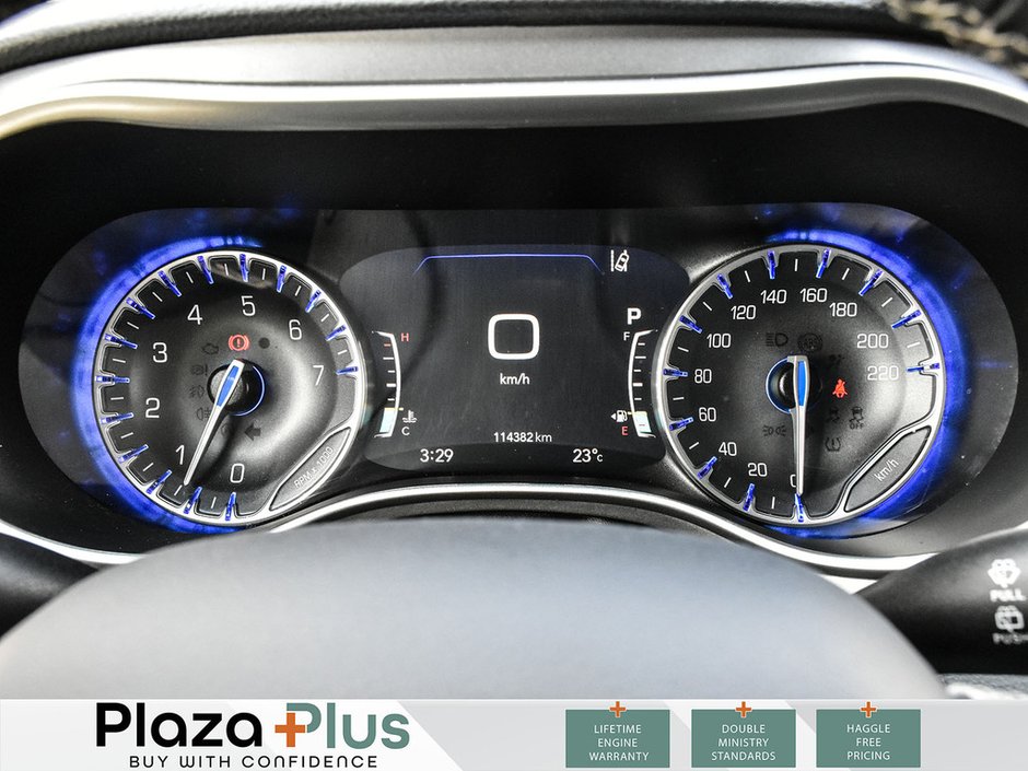 2023 Chrysler Pacifica Touring L 3rd Row Seating l Leather l Back Up Camera