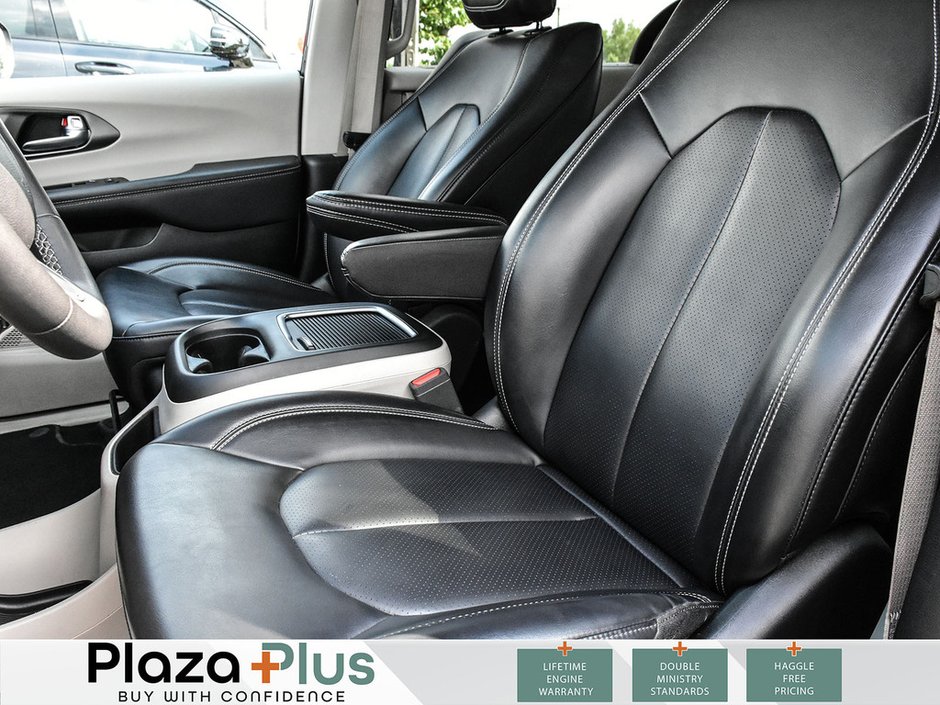 2023 Chrysler Pacifica Touring L 3rd Row Seating l Leather l Back Up Camera