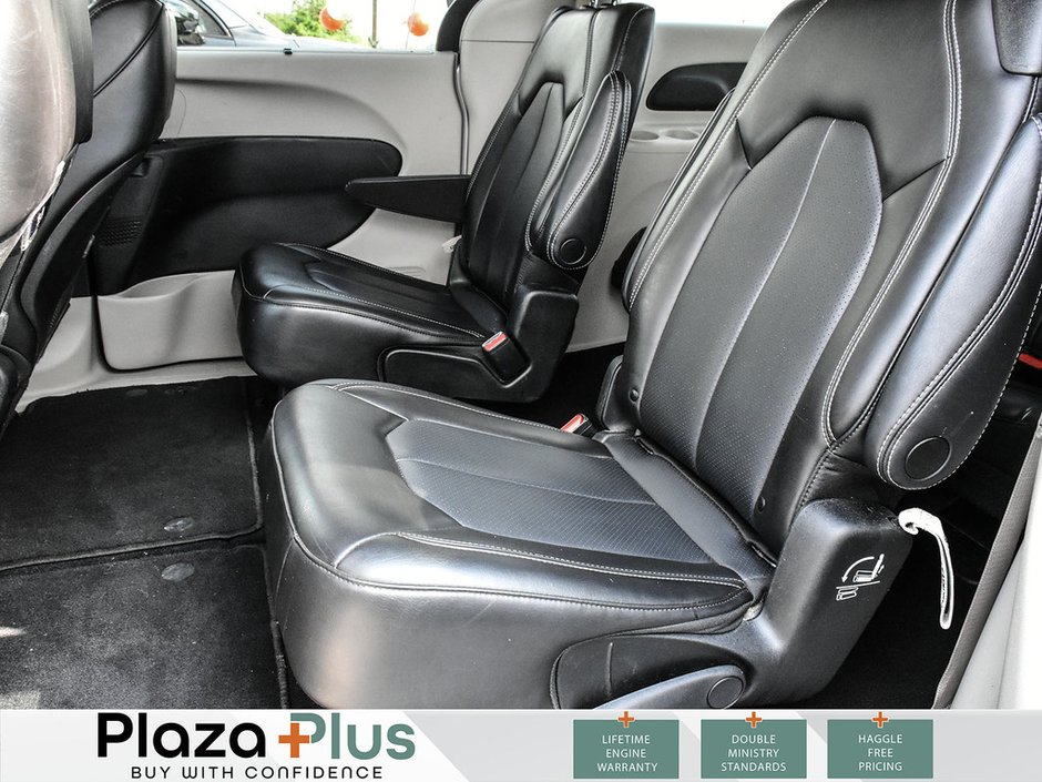 2023 Chrysler Pacifica Touring L 3rd Row Seating l Leather l Back Up Camera