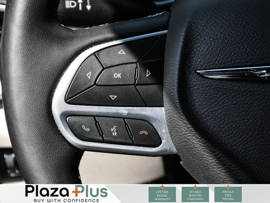2023 Chrysler Pacifica Touring L 3rd Row Seating l Leather l Back Up Camera