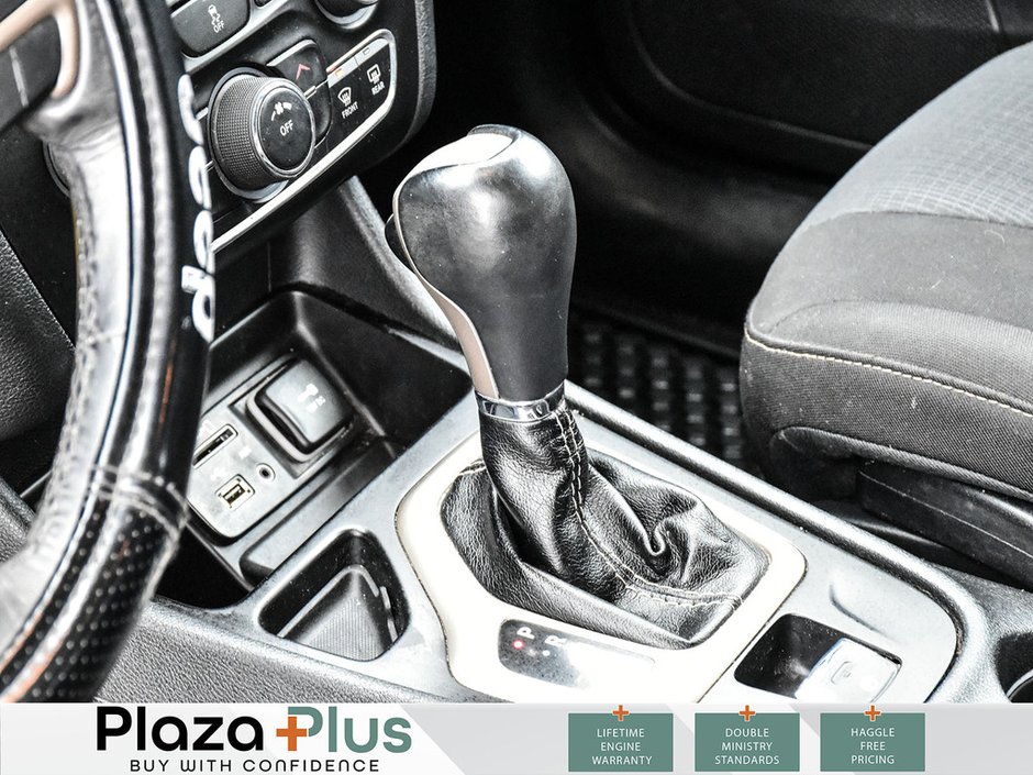 2016 Jeep Cherokee North One owner / Clean CarFax report / service records