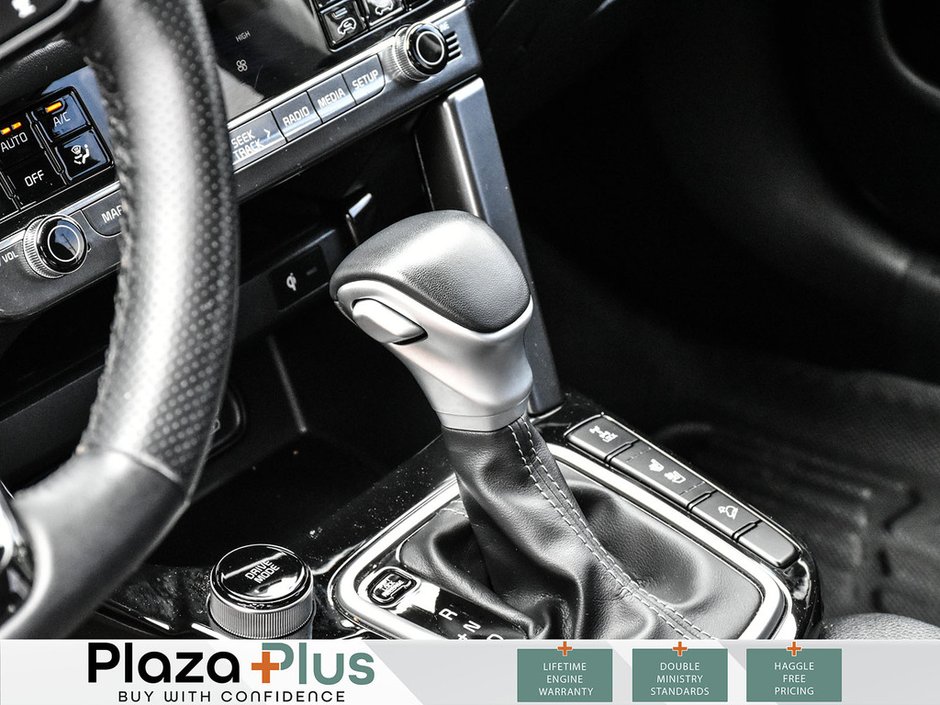 2024 Kia Seltos SX XLine Navigation l Sunroof l Back Up Camera