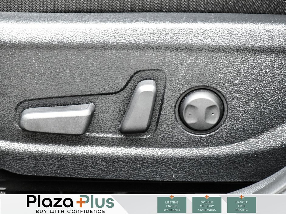 2024 Kia Seltos SX XLine Navigation l Sunroof l Back Up Camera