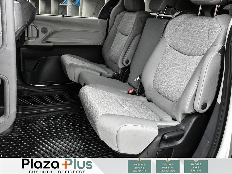 2022 Toyota Sienna LE