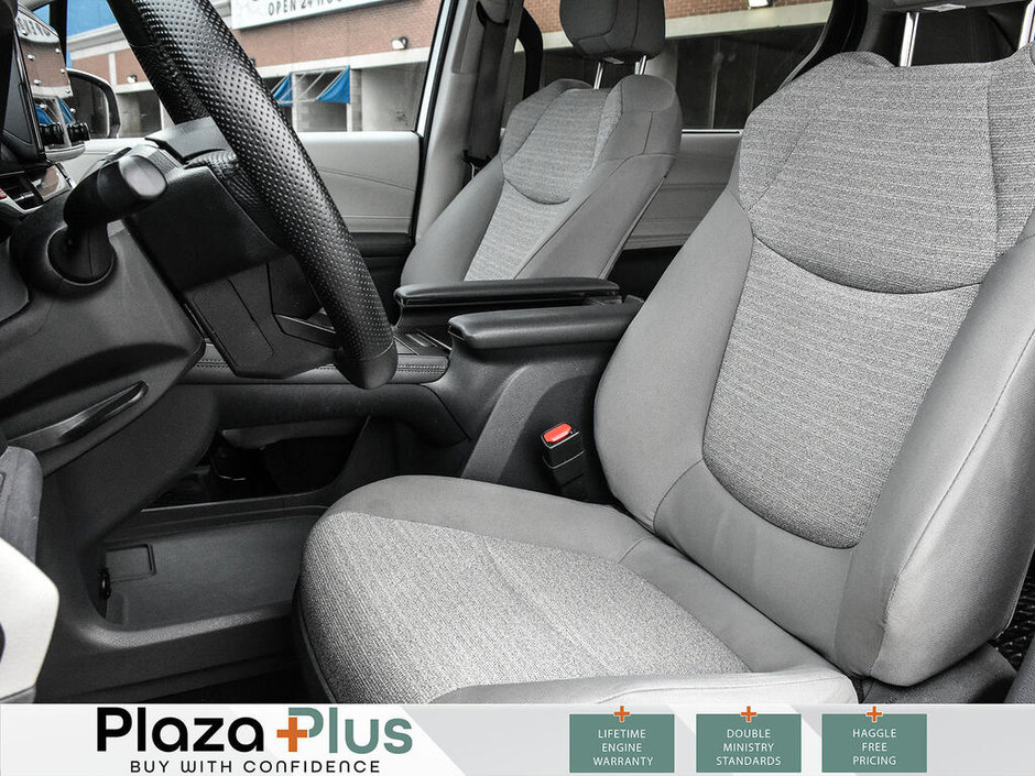 2022 Toyota Sienna LE