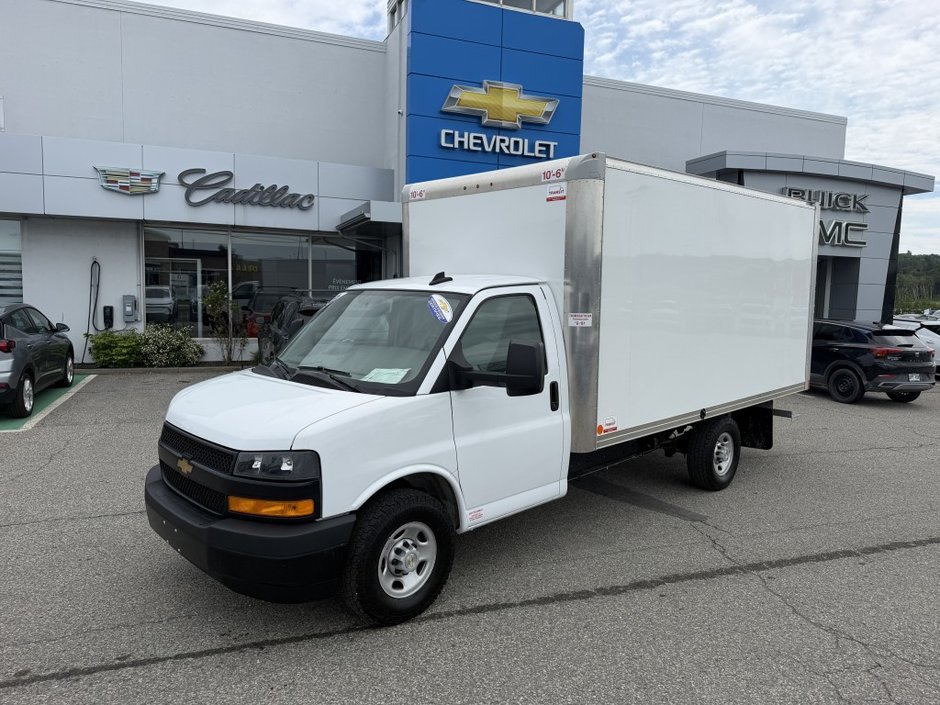 2025 Chevrolet EXPRESS COMMERC 3500 CUBE 14'' V8 6.6L in Rimouski, Quebec - w940px
