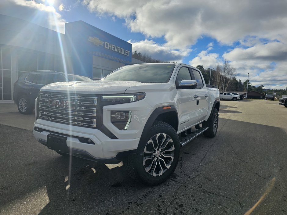 2024 GMC Canyon in Pickering, Ontario - w940px