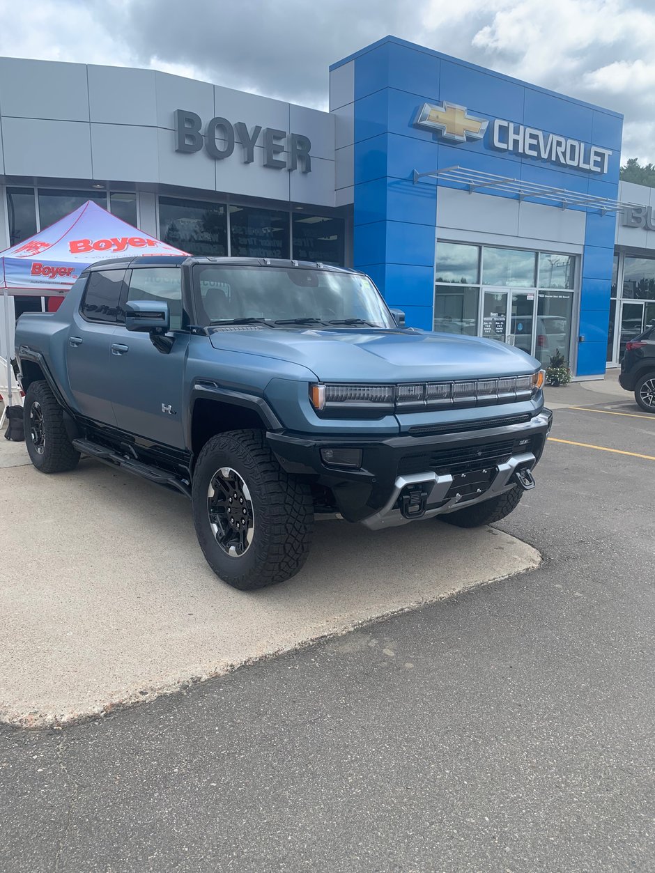 2024 GMC HUMMER EV Pickup in Pickering, Ontario - w940px