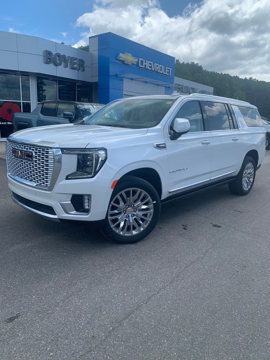 2024 GMC Yukon XL in Pickering, Ontario - w940px