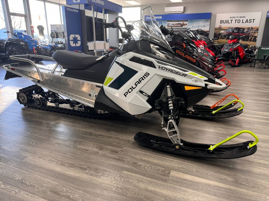 2025 Polaris Indy Voyageur 550 155 E.S WHITE