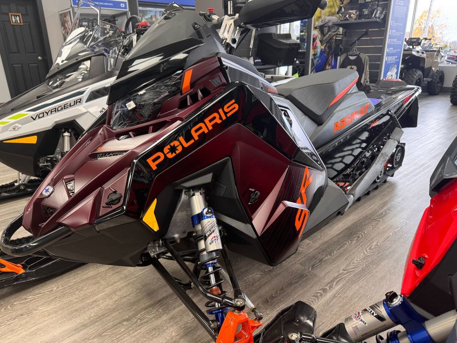 2025 Polaris Switchback Assault 9R 146 ES MATTE DARK CHERRY & GLOSS BLACK
