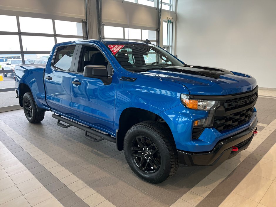 Chevrolet Silverado 1500 Custom Trail Boss 2023 à Amos, Québec