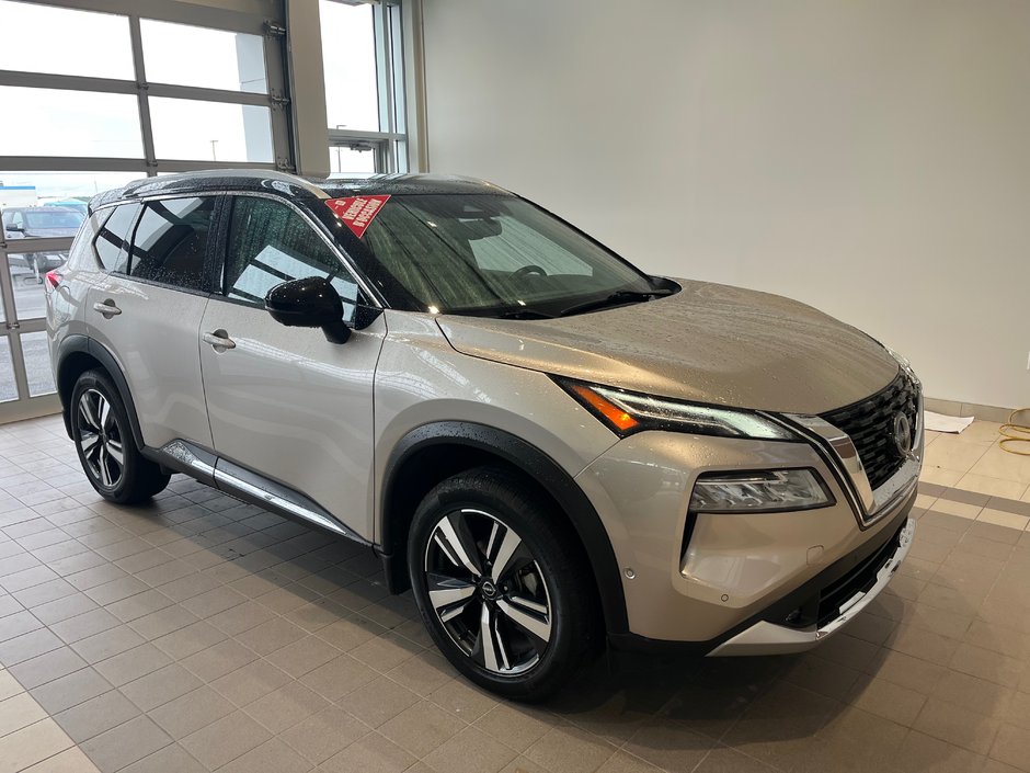 2022 Nissan Rogue Platinum in Amos, Quebec