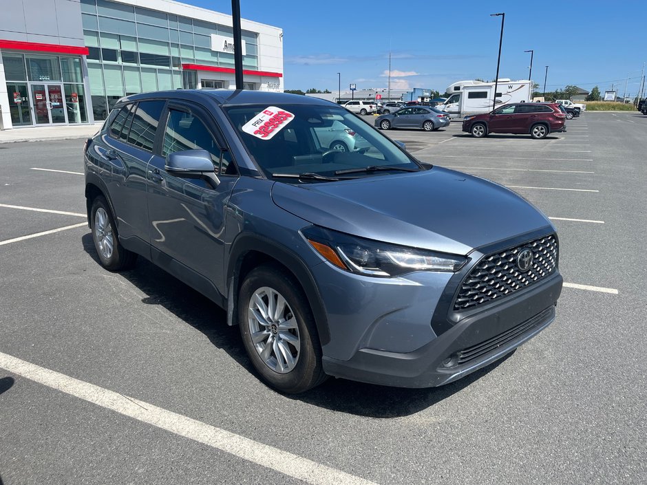 2024 Toyota Corolla Cross LE in Amos, Quebec