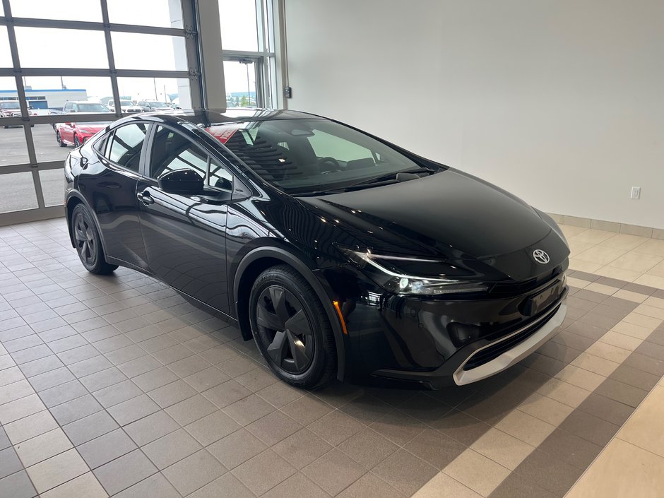 2025 Toyota Prius Plug-In Hybrid SE in Amos, Quebec