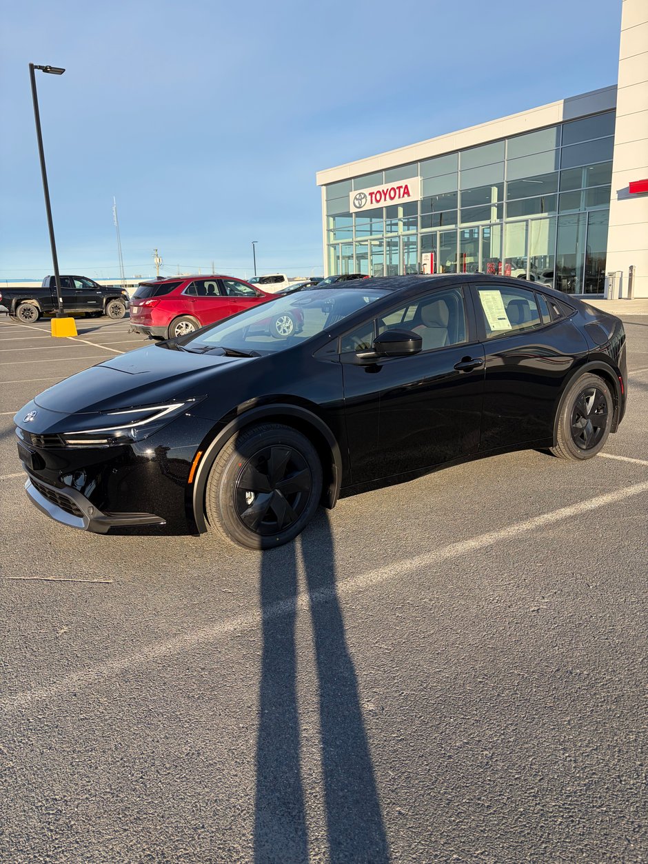 Toyota Prius Plug-in Hybrid SE 2027 à Amos, Québec