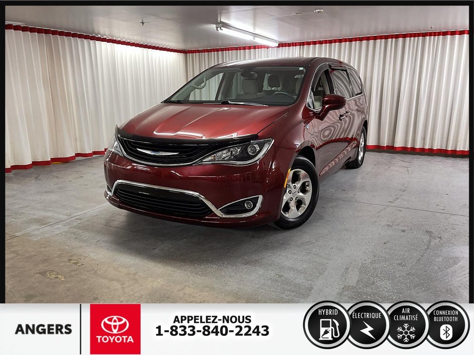 2019  Pacifica Hybrid Touring Plus in Saint-Hyacinthe, Quebec
