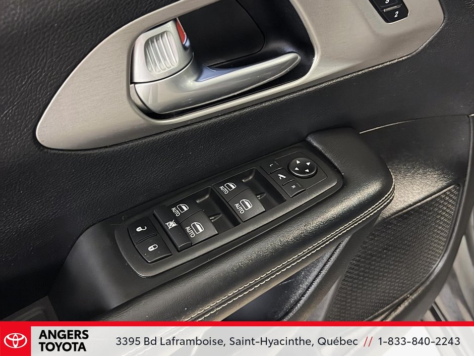 Chrysler Pacifica Hybrid Limited 2023-7