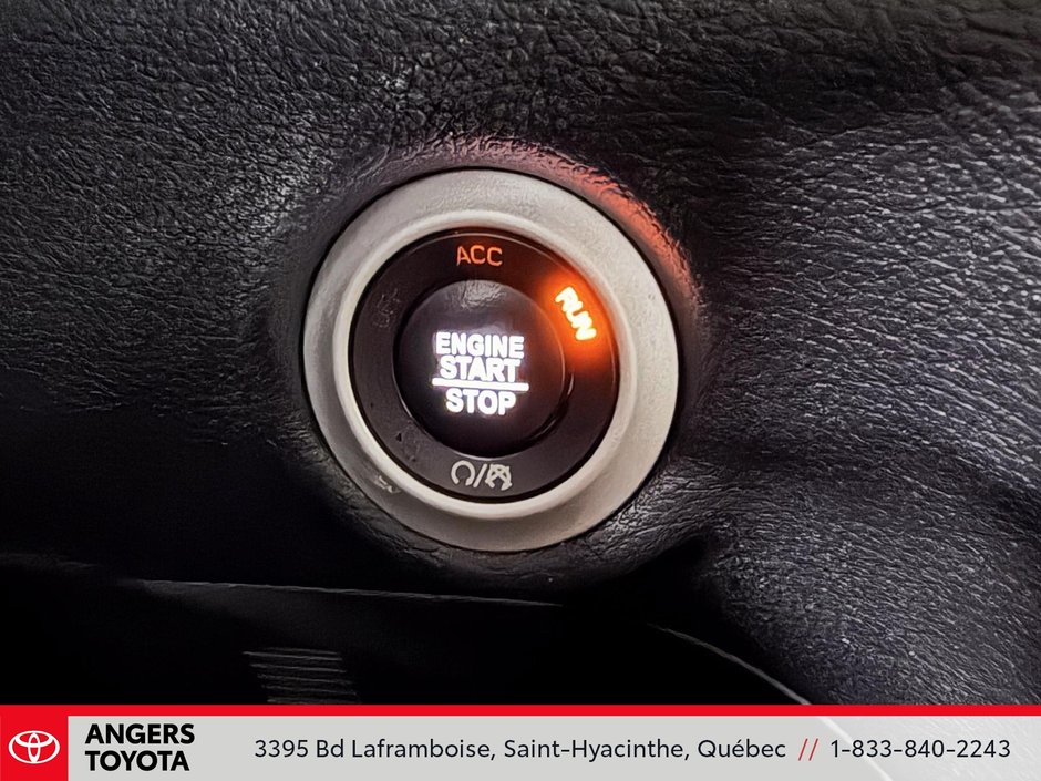 Chrysler Pacifica Hybrid Limited 2023-26