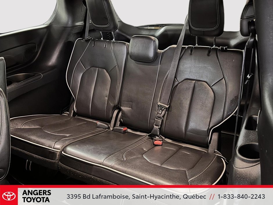 Chrysler Pacifica Hybrid Limited 2023-13