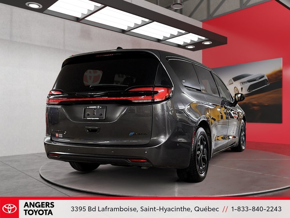Chrysler Pacifica Hybrid Limited 2023-3