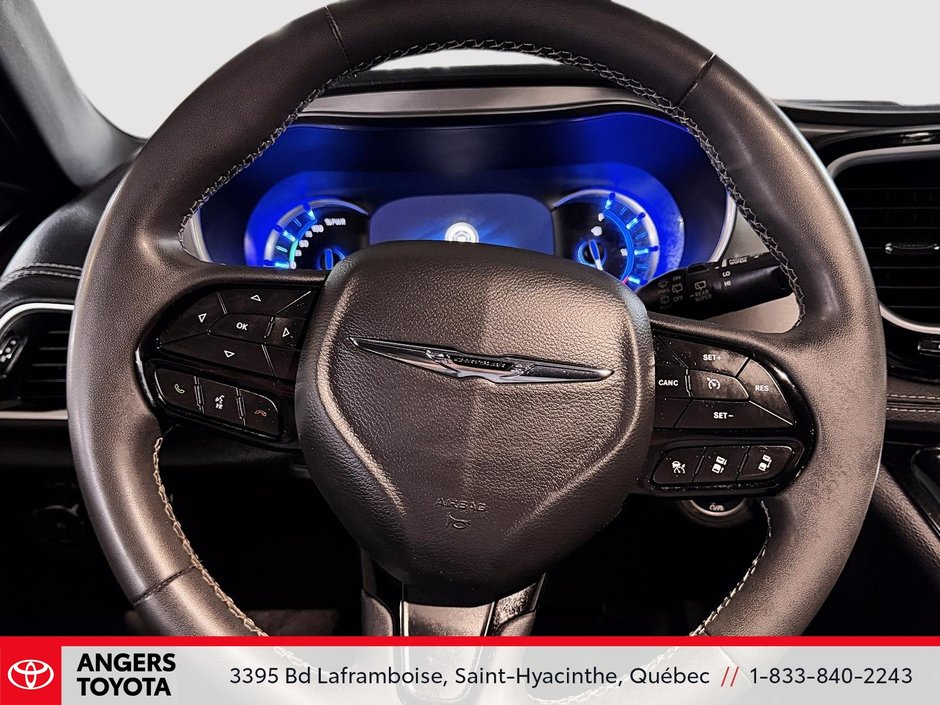 Chrysler Pacifica Hybrid Limited 2023-14