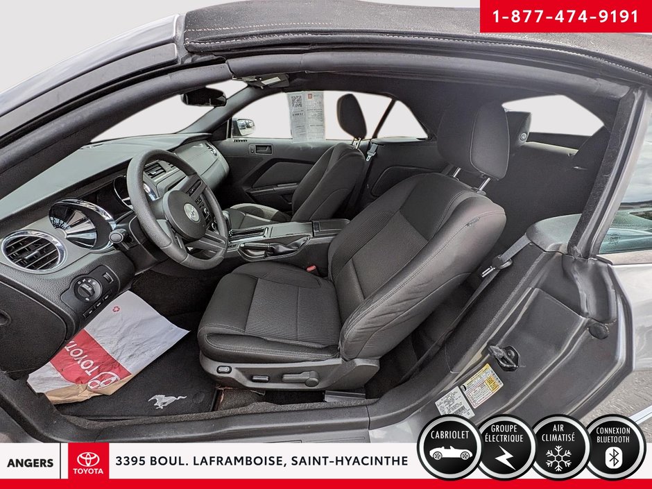 2011 Ford Mustang Convertible premium v6-8